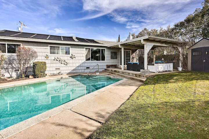 1 Mi to Main Street Sutter Creek: Poolside Oasis!