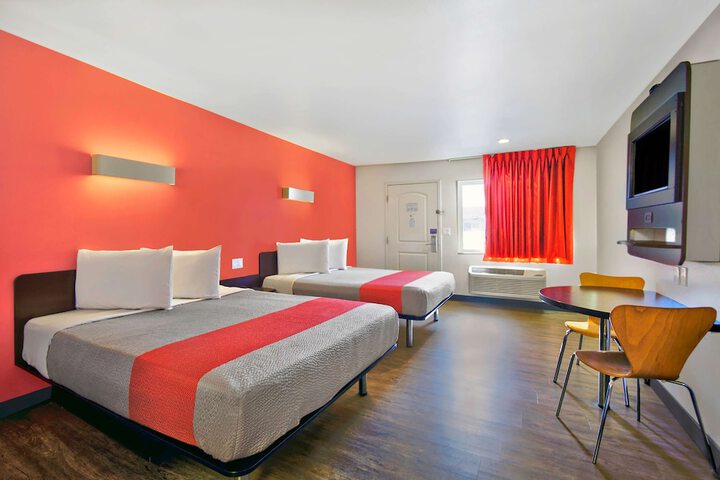 Room 12 of 27