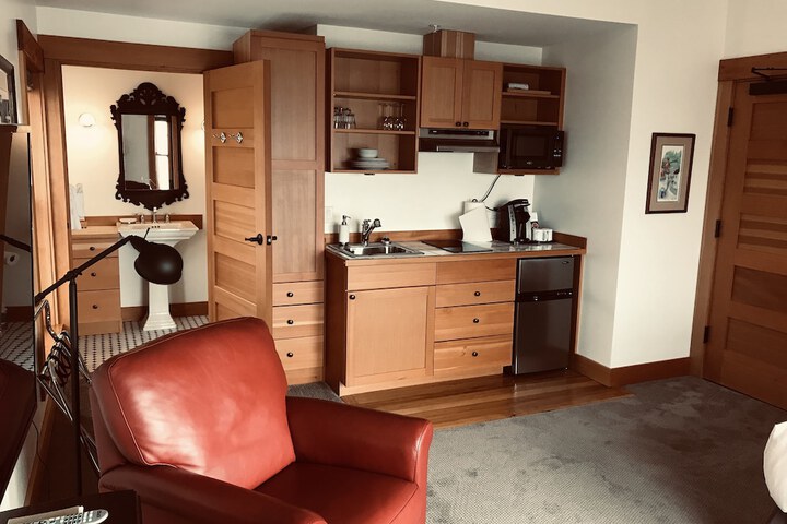 Room 42 of 119