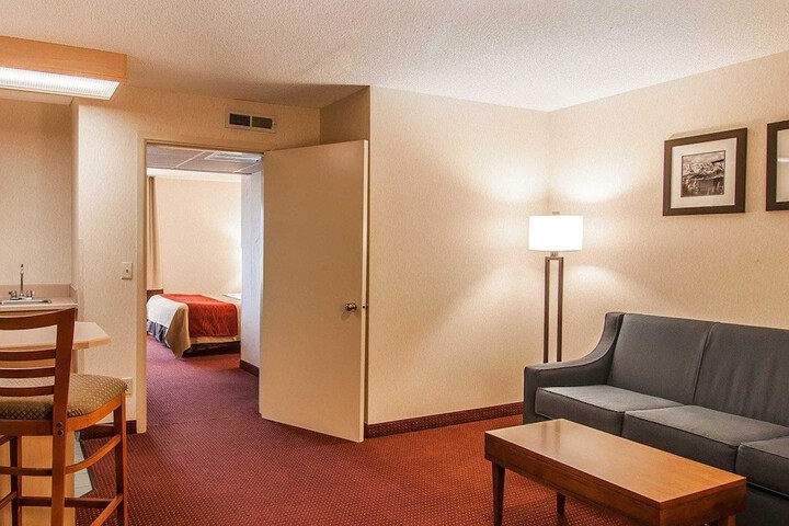 Room 27 of 90