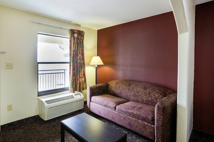 Room 20 of 28