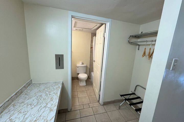 Room 21 of 27