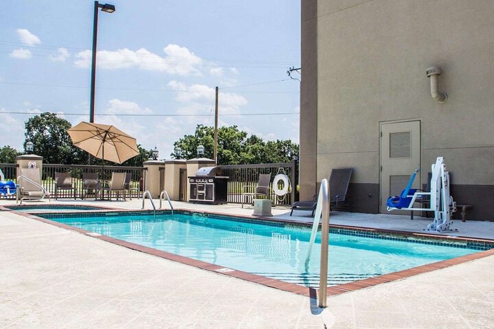 Pool 4 of 30