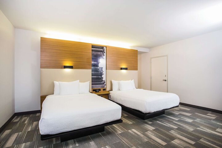 Room 19 of 32