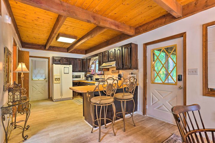 Bushkill House w / Deck & Community Amenities!