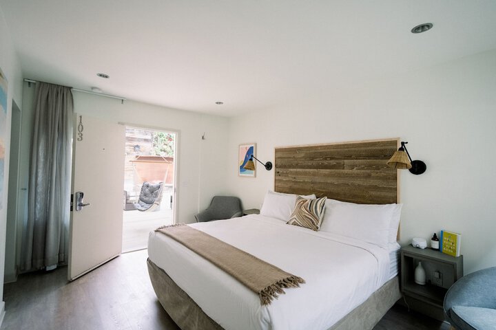 Room 15 of 38