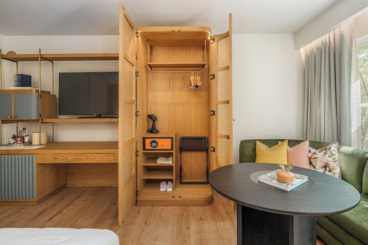 Room 108 of 166