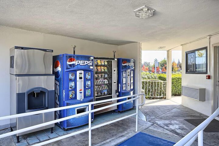Super 8 by Wyndham Walnut Creek