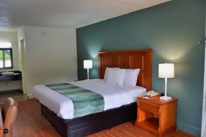 Room 32 of 38