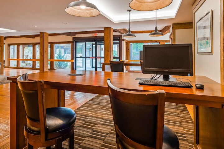 Business Center 50 of 57