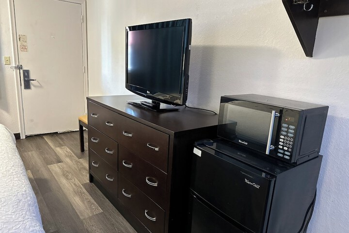 Room 15 of 19