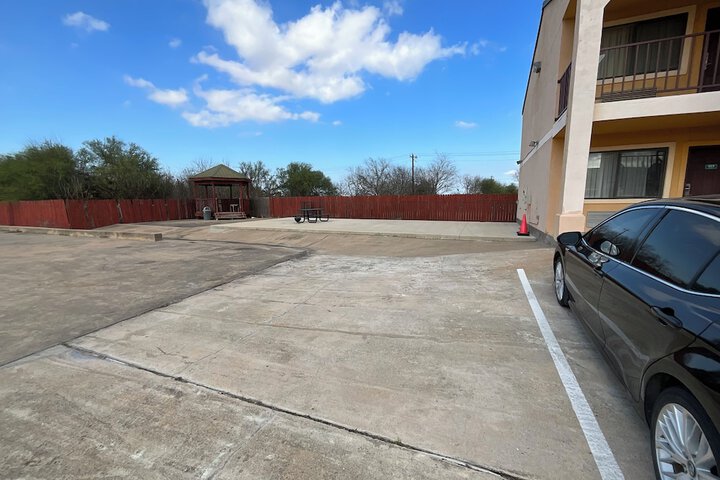Executive Inn & Suites