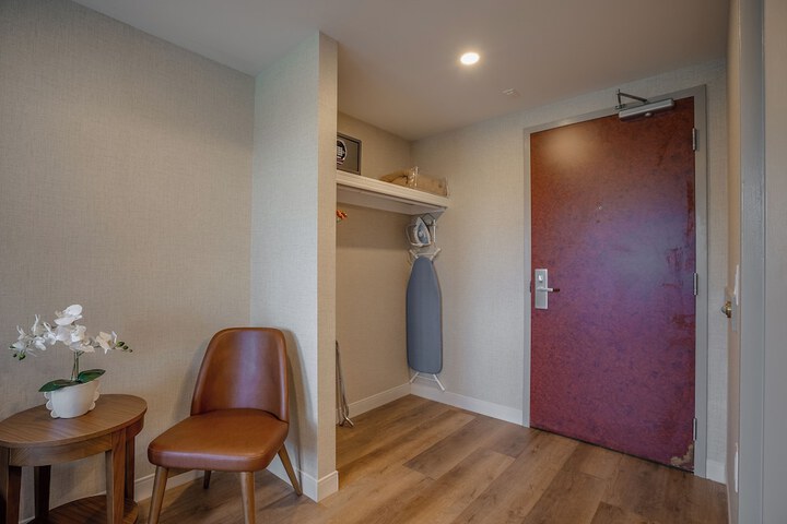 Monte Carlo Inn Oakville Suites