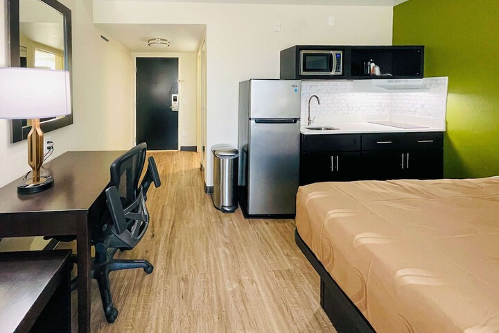 Room 32 of 72