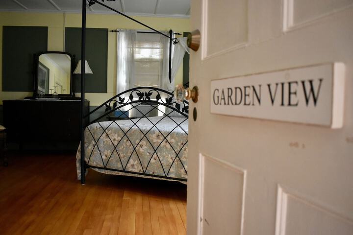 Room 17 of 64