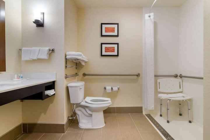 Room 10 of 33