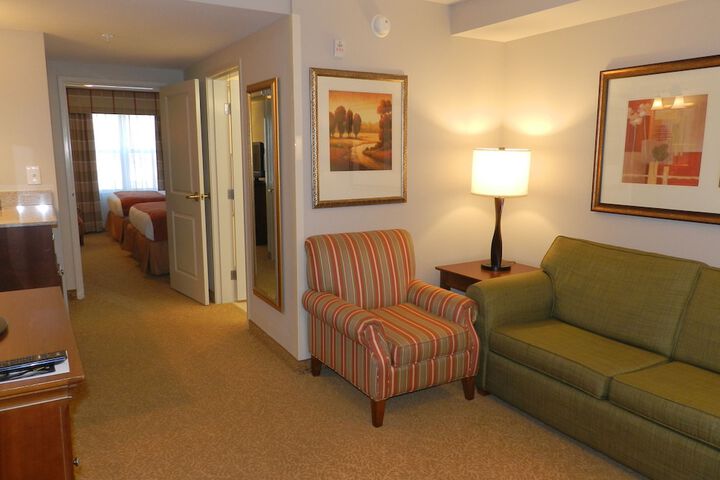 Room 6 of 12