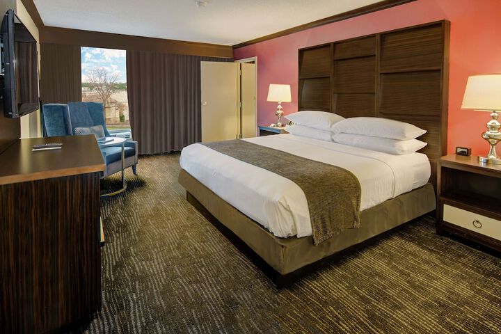 DoubleTree by Hilton Hotel Decatur Riverfront