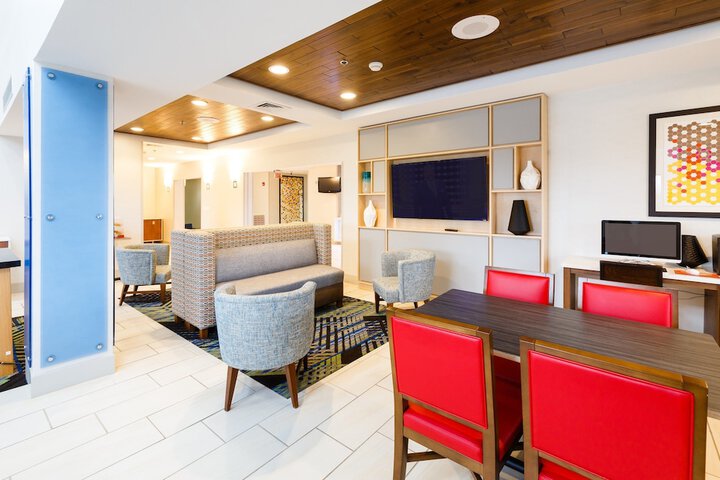 Holiday Inn Express & Suites Shelbyville by IHG