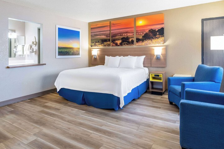 Room 10 of 49