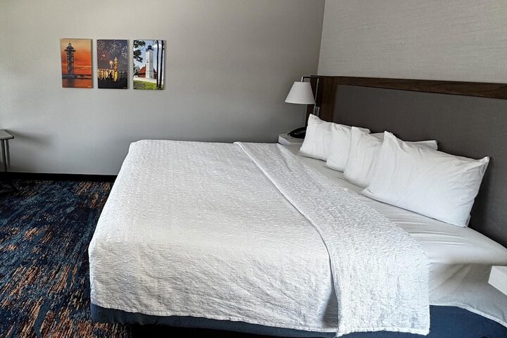 Hampton Inn & Suites Erie Bayfront
