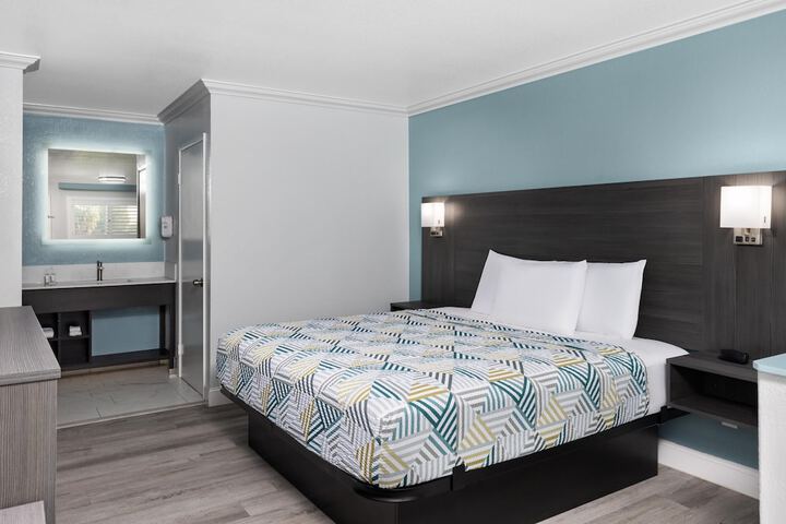Red Lion Inn & Suites Lemoore