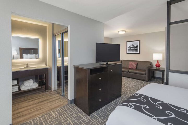 Room 32 of 62
