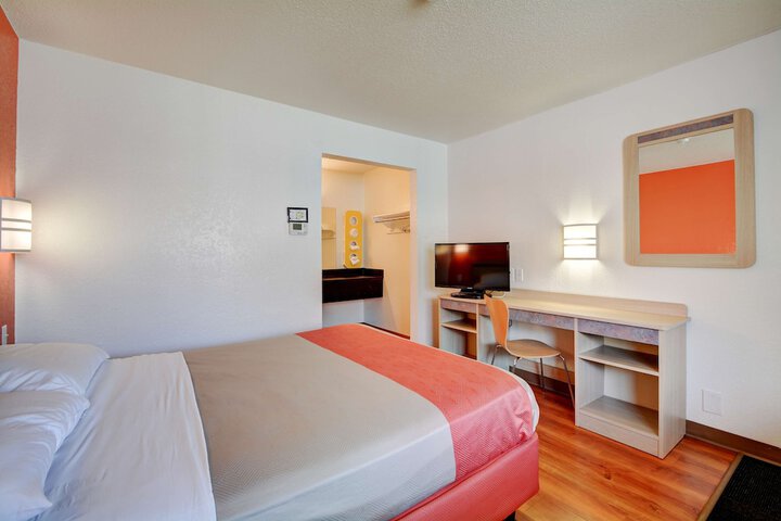 Motel 6 Southington CT - Hartford