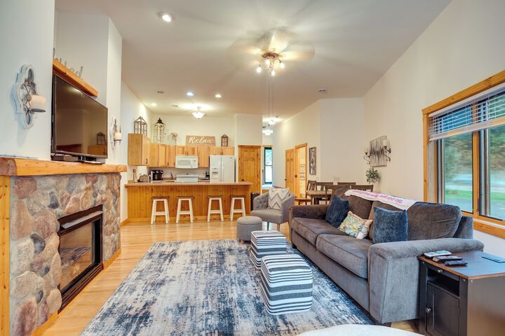 Lake Minocqua Condo w / Shared Fire Pit!