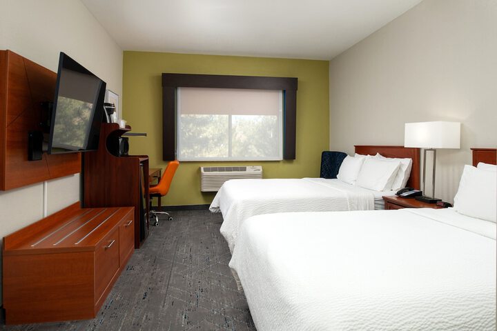 Holiday Inn Express Farmington - Bloomfield by IHG