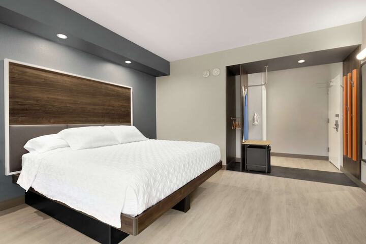 Room 18 of 38