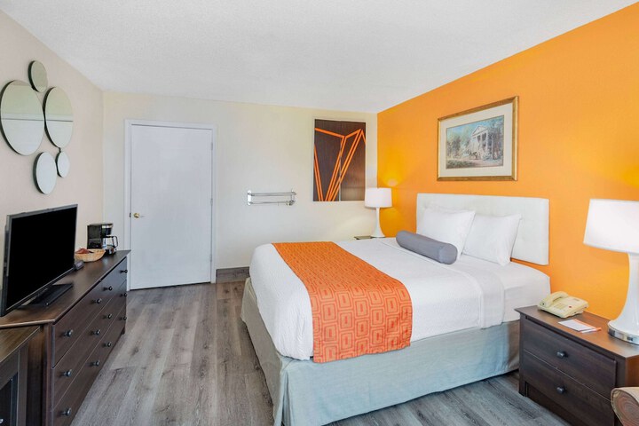 Room 33 of 35