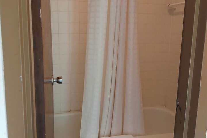 Room 10 of 26