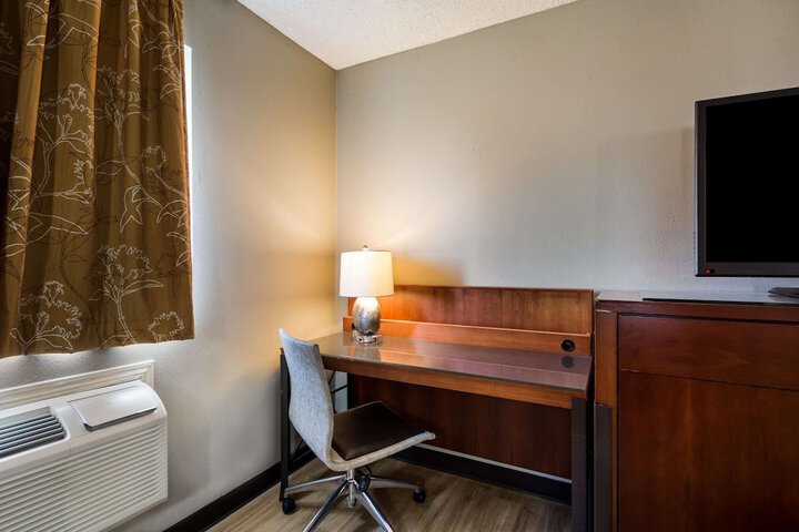 Room 52 of 59