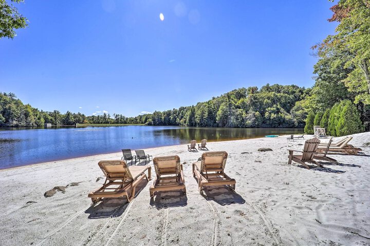 Lake & Pool Access! Outdoorsy Getaway in Newland