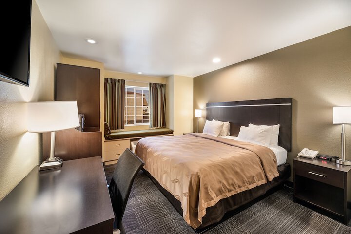 Room 25 of 40