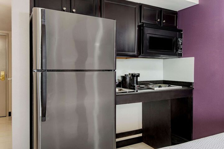 La Quinta Inn by Wyndham West Long Branch / NJ Shore Area