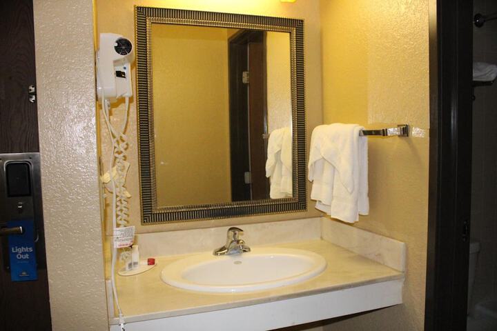 Room 7 of 32