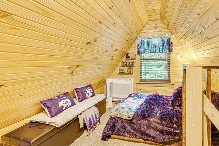 Carrollton Cabin w / Patio & Fire Pit!