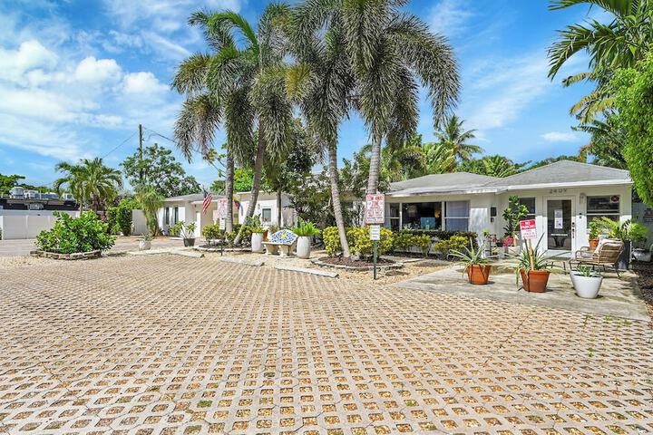 Inn on the Drive ( Adults Only)