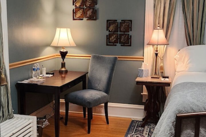 Oaklawn Inn LLC