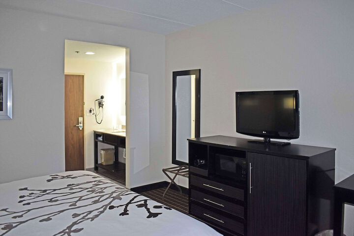 Room 85 of 142