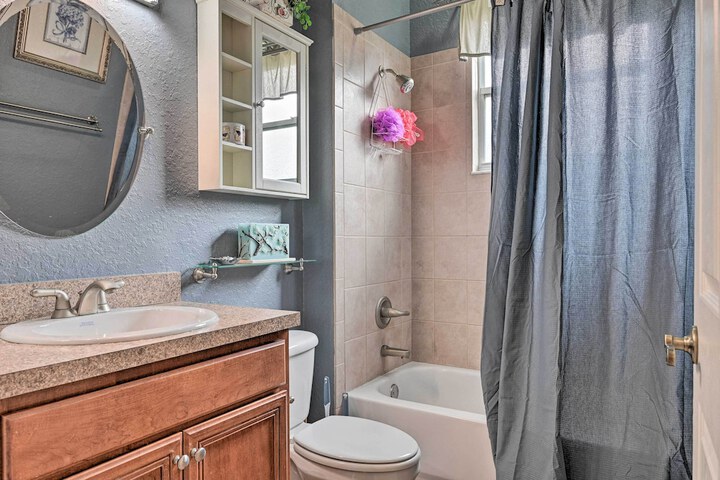 Elegant Valrico Home 15 Mi to Downtown Tampa!