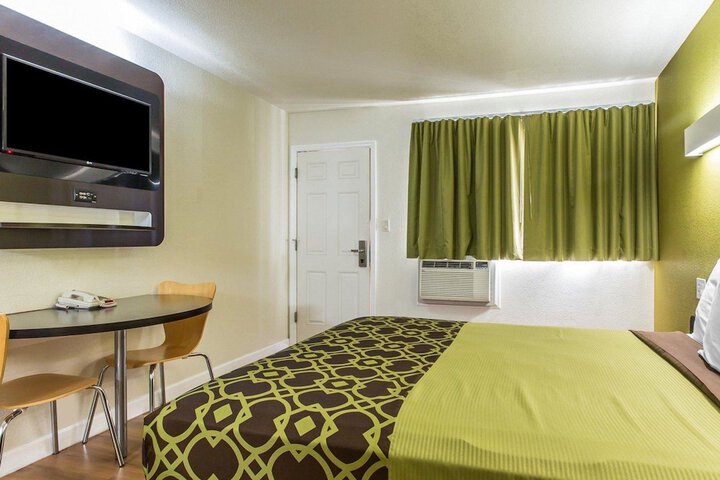 Room 17 of 23