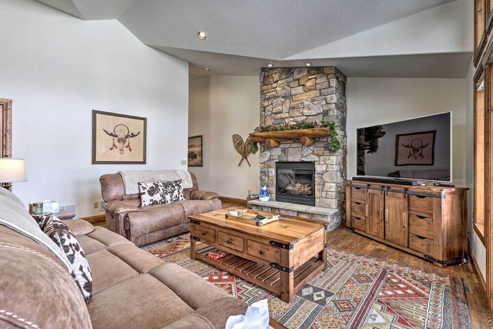 Luxe Rocky Mtn Retreat w / Hot Tub - by Winter Park