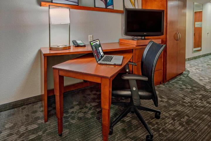 Courtyard by Marriott Alexandria