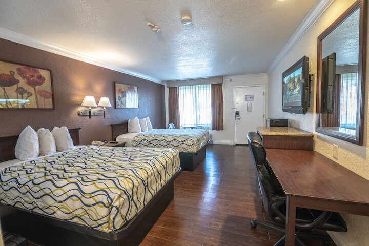 Room 13 of 33
