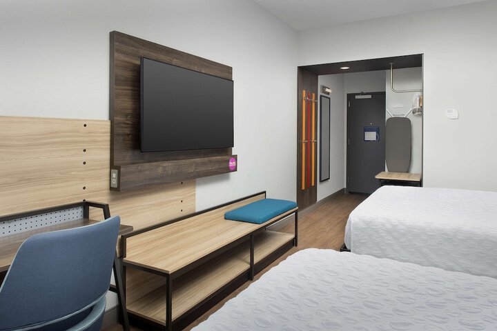 Room 13 of 40