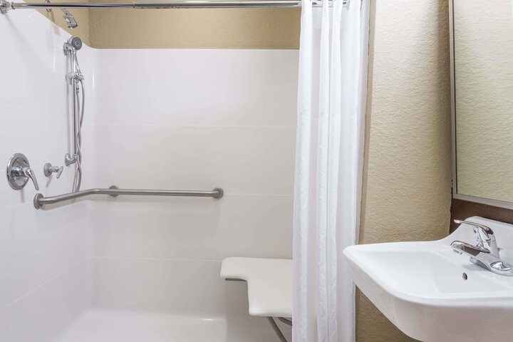 Microtel Inn & Suites by Wyndham Jacksonville Airport