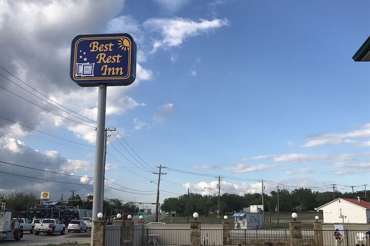 Quality Inn Three Rivers